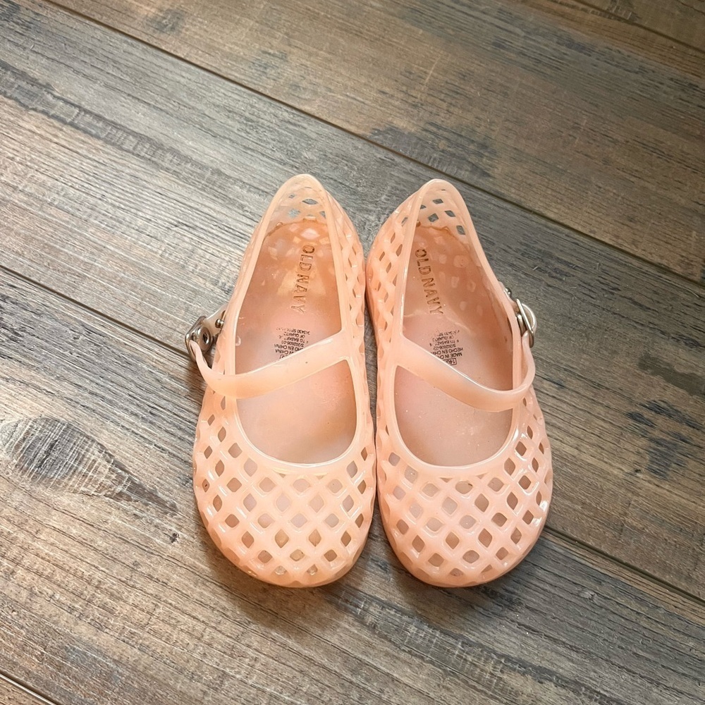 Old Navy Cream Water Shoes with Perforated Design